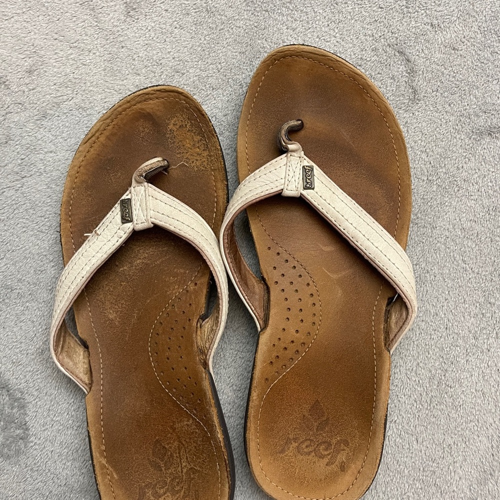 Reef White Flip Flops Woman’s Size 7 - Picture 2 of 4